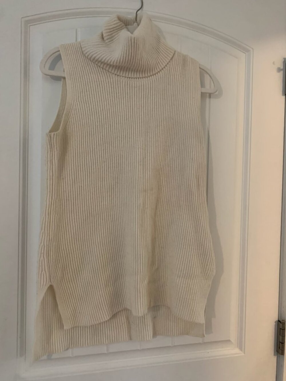 Gap sleeveless sweater